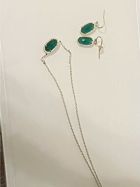Kendra Scott Emerald Green Stone Pendant Necklace with Matching Drop Earrings